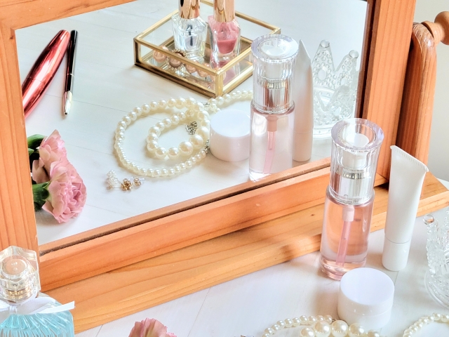 シャネルクリスマスコフレ2025の買い方！売り切れ回避のコツと再販情報を解説